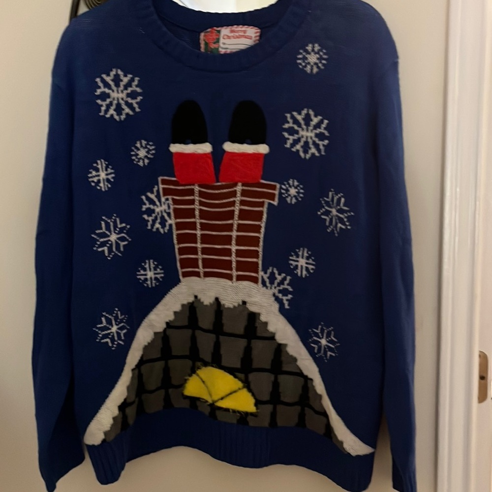 Christmas sweater size large Lou with Santa going down the chimney!!